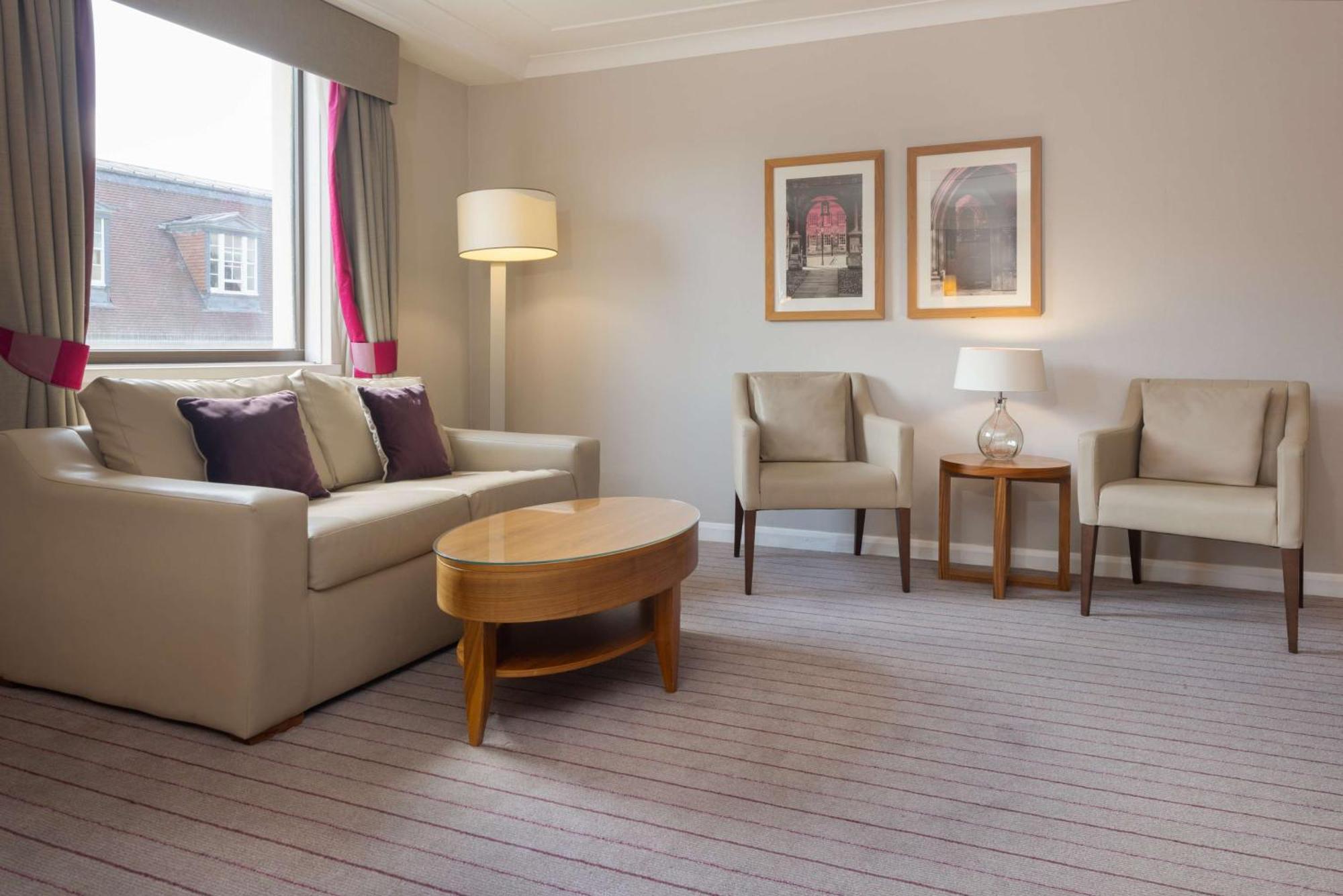 Hilton Centre Hotel 4*